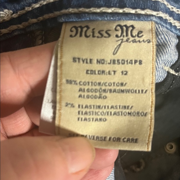 😄Miss Me boyfriend light wash capris jeans - Picture 4 of 7